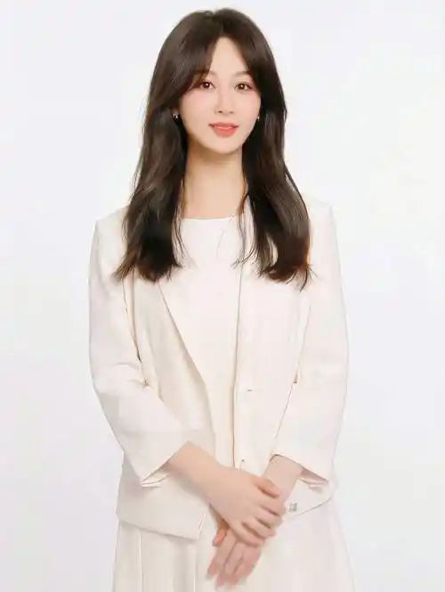 杨紫最新代言物料来了,笑得好甜,好温柔!_侵权_事业_时间