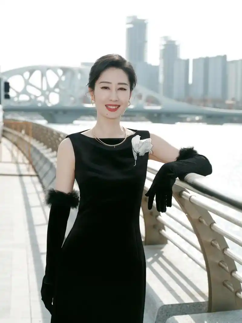 2013年,刘敏涛向富豪老公提出离婚,老公听了哈哈大笑:"如