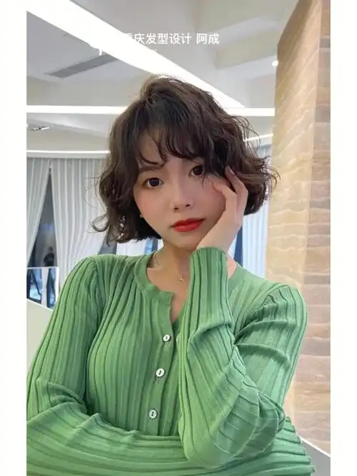 短发法式烫蛋蛋卷减龄发型