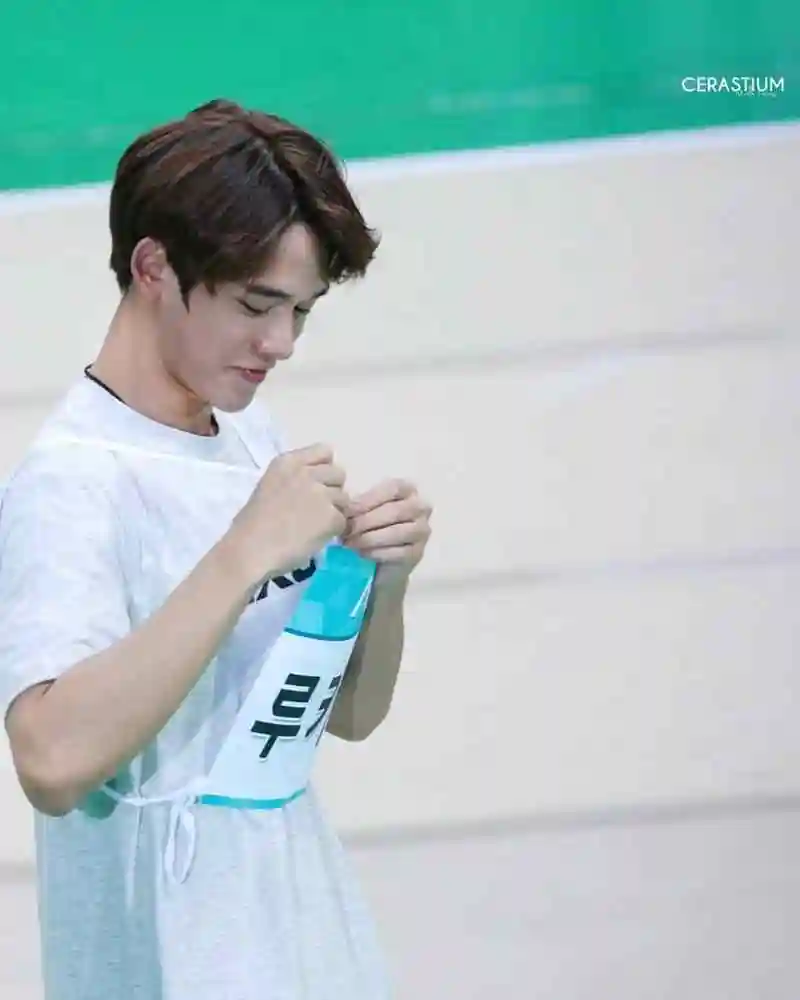 黄旭熙偶像运动会成耀眼"新星",有望成为下一个"王嘉尔"?