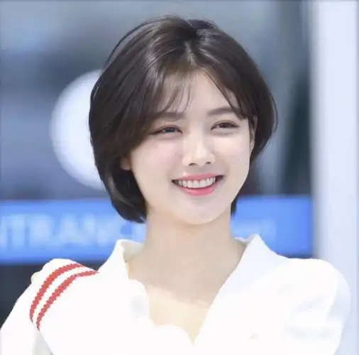 长脸女生适合什么短发发型(长脸最适合的发型女孩)