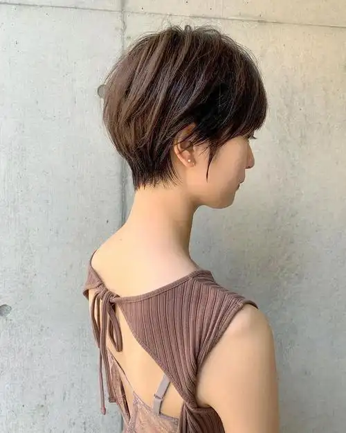 女人40岁左右,发型这样剪,利落时尚真显年轻|短发|刘海|发际线|发色