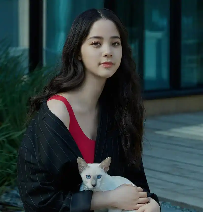 欧阳娜娜成熟太快19岁拍内衣写真惊爆眼球皮肤更是水嫩无痕