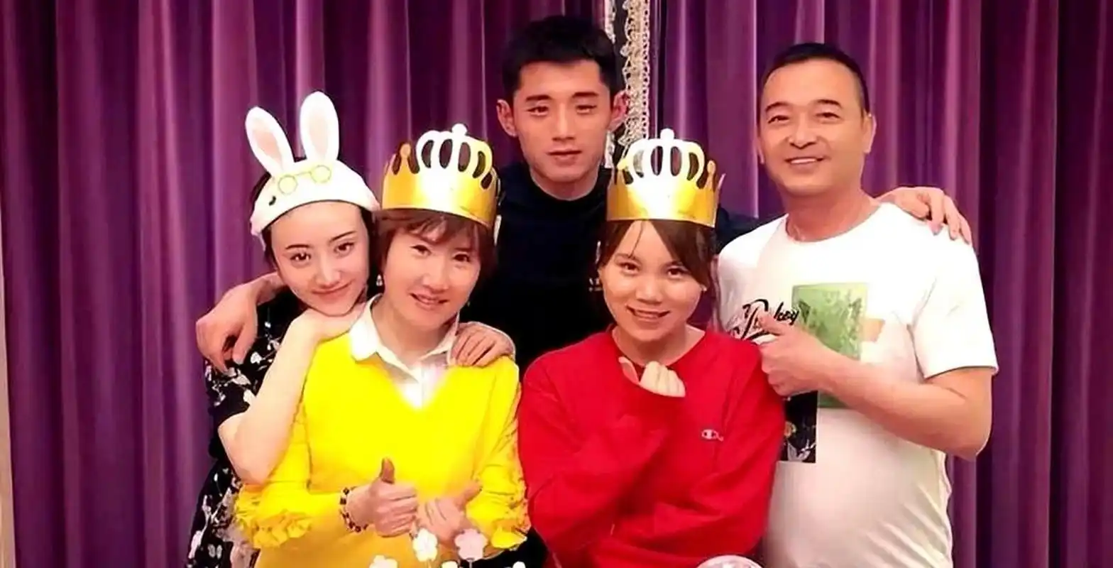 景甜曾经非常喜欢张继科,甚至带他回家见父母.