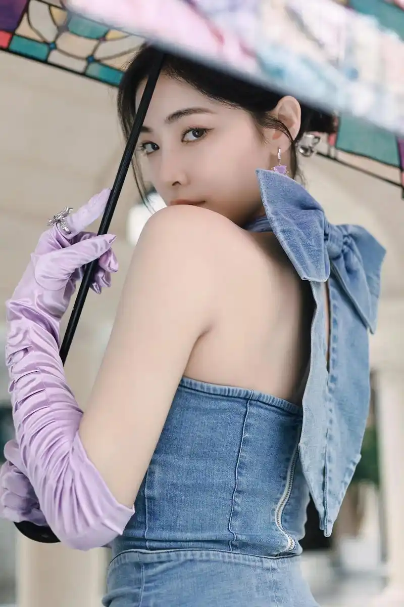 许佳琪蝴蝶结牛仔连体裤优雅写真