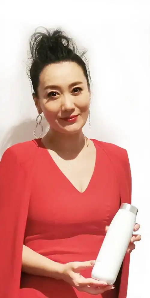 谭晶表示:长期用碎碎杯喝水,瘦身效果很明显,皮肤变得红润透亮,还能