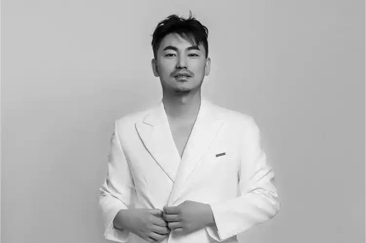 室内设计多年,武汉著名室内设计师,国家职业资格评定的高级室内设计师