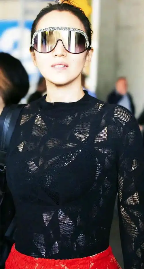 巩俐性感高清写真气场强大身材傲人让人移不开眼睛