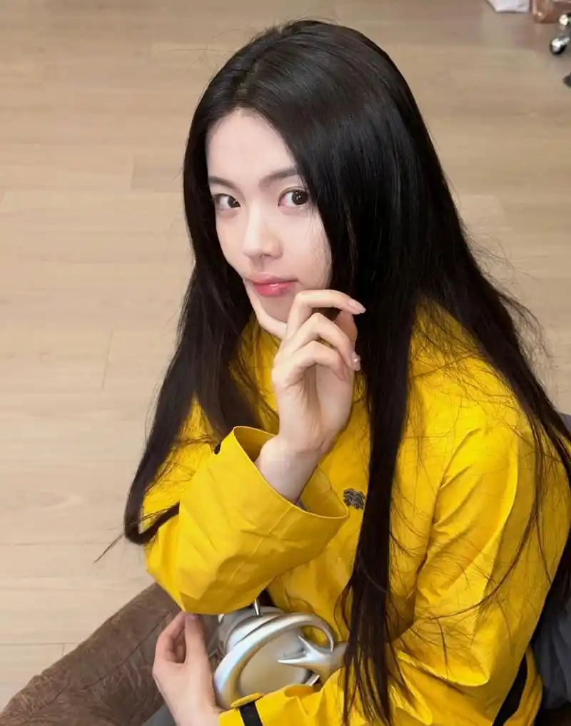 杨超越的素颜状态真显幼态,说是未成年我都信,这才是真素颜,嘴巴上火