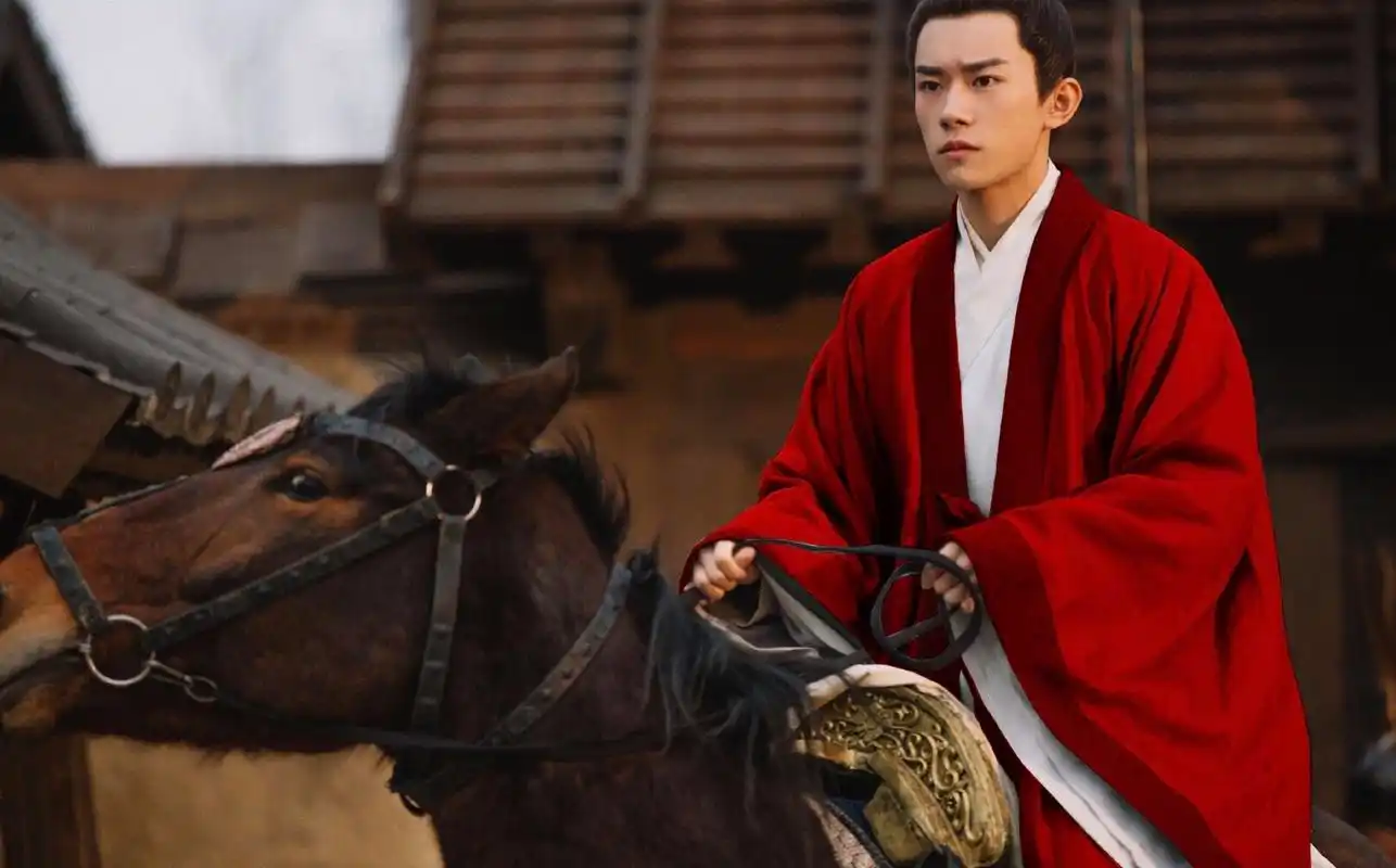 【手动给易烊千玺换衣服】@电视剧长安十二时辰 里的@易烊千玺 真正