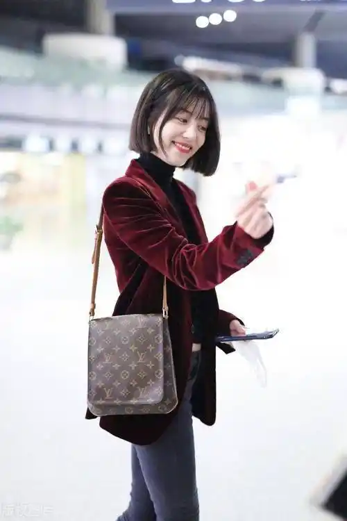 李溪芮这一身紧身裤简直绝绝子了