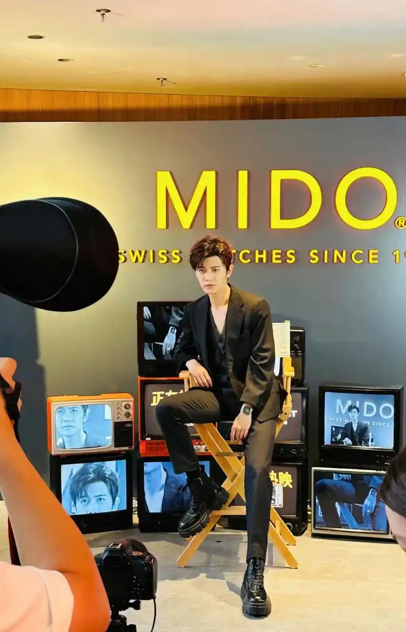 任嘉伦对厚底鞋也好执着[滑稽]