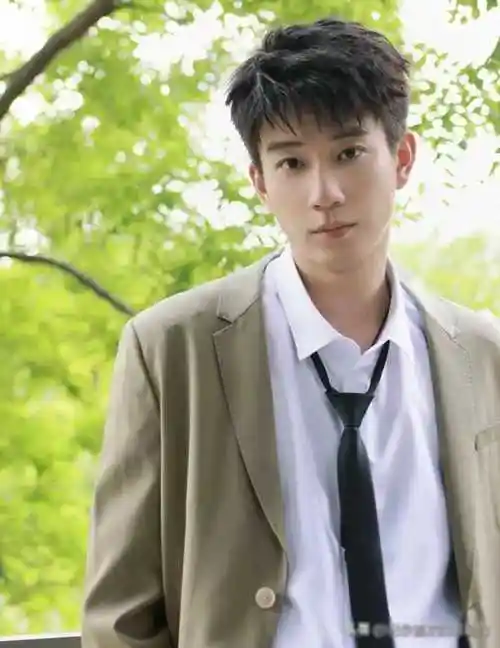 王子奇:身高傲人,奶气贵气并存的大长腿欧巴!