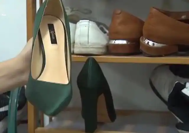 保安往女住户鞋内倒不明液体只因心情烦网友孩子倒进去了