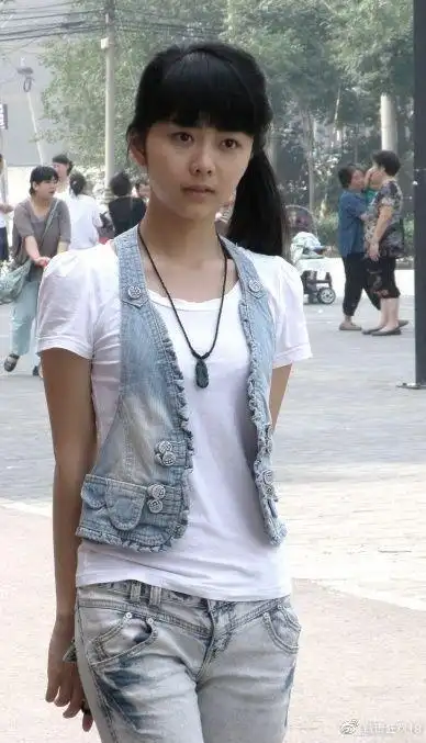 谭松韵的以前生活旧照,这四川妹子整没整容这也都能看出来了!