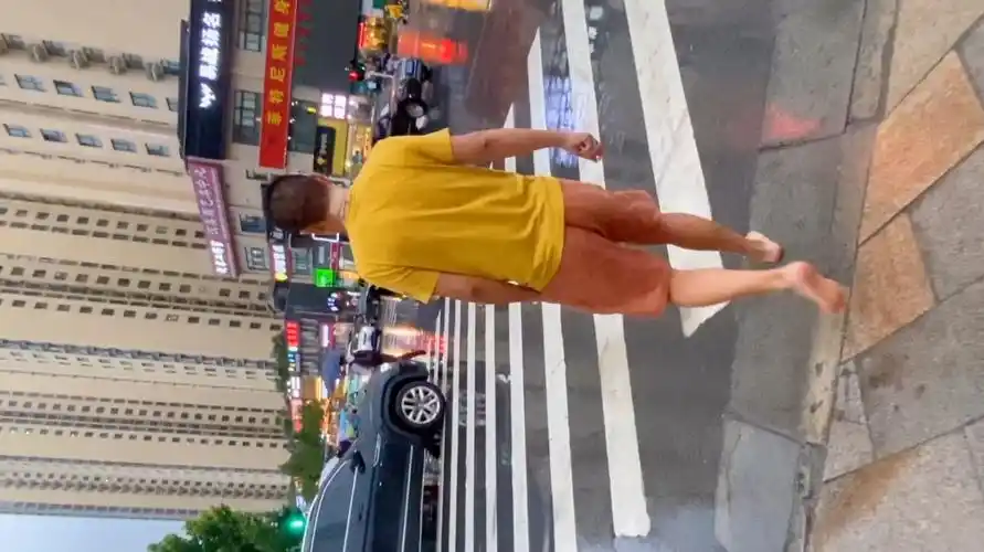 赤足vlog06趁着下雨赤脚出去逛街