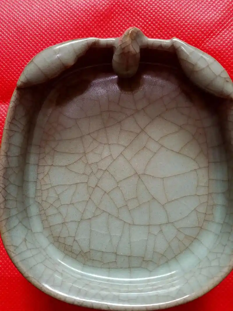 南宋官窑青瓷荷叶洗.口径10cm  足径9.5cm 高2.4 - 抖音