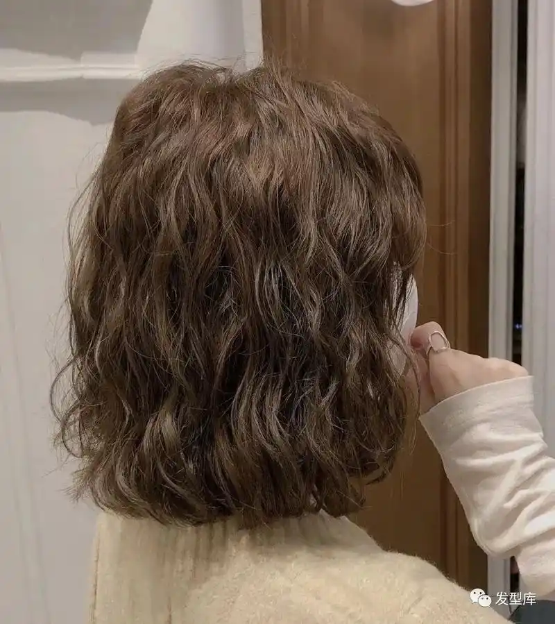 小卷蓬蓬头烫发发型 - 99短媒 - 短视频运营推广学习教程平台 - 抖音