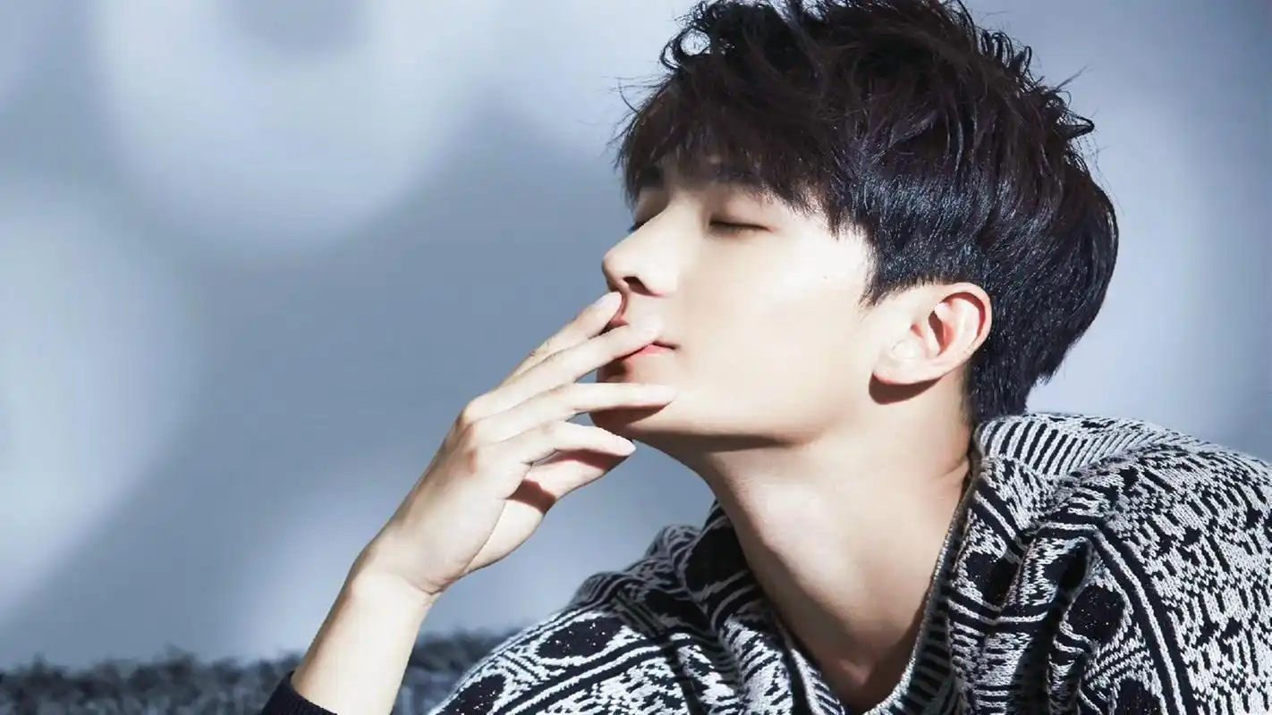 杨洋 壁纸 美男子