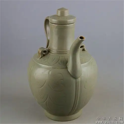 宋越窑青釉刻花双系支钉壶