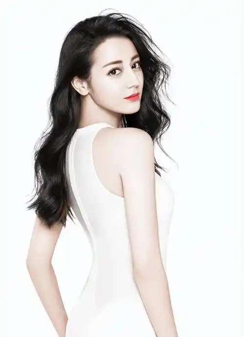 迪丽热巴身材一绝!