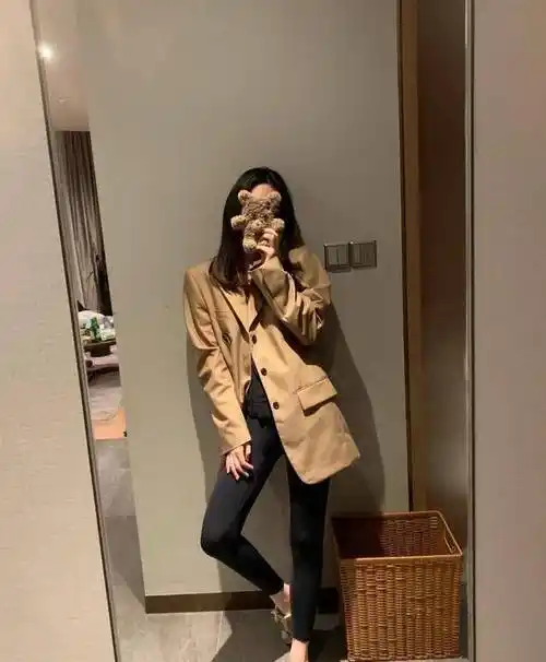 今年流行的"瑜伽裤"才是最火的,时尚又百搭!_运动_风格_李溪芮