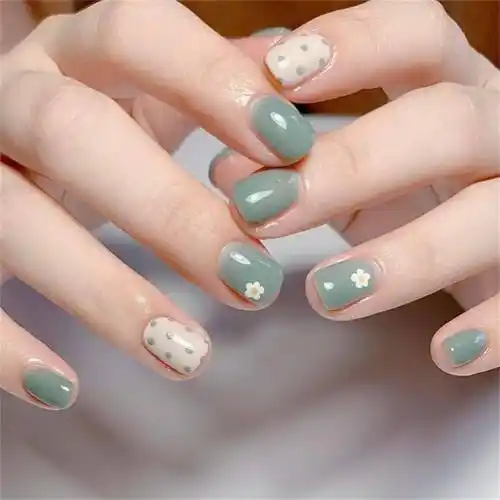 短指甲的美甲款式特别适合学生党和上班族哦