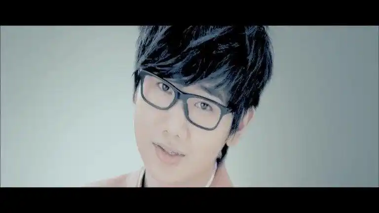 汪苏泷 by2《有点甜》——好听,轻松的又带点甜糖的感觉