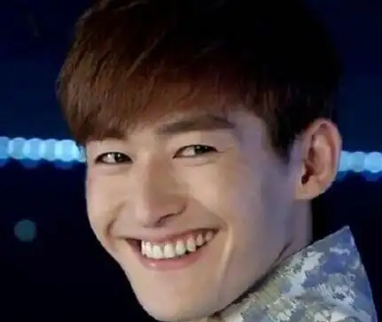 我就要笑得越灿烂在微博等社交平台上,张翰的笑容一直是热门表情