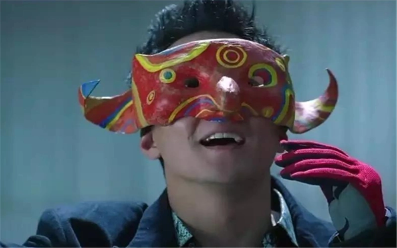 《新警察故事》除警匪对战外,更多的是呼吁父母回归家庭照顾孩子