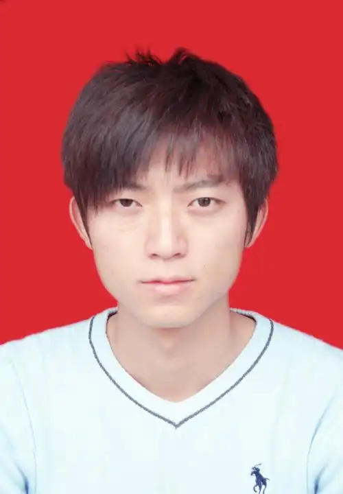 那位大侠麻烦下帮我把下面的照片ps成2寸蓝底啊,谢谢了,急用啊.