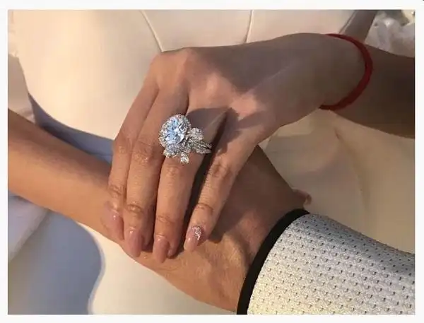 57克拉的戒指,又名"十分完美我妻",蕴含着安以轩老公陈荣炼的拳拳之心