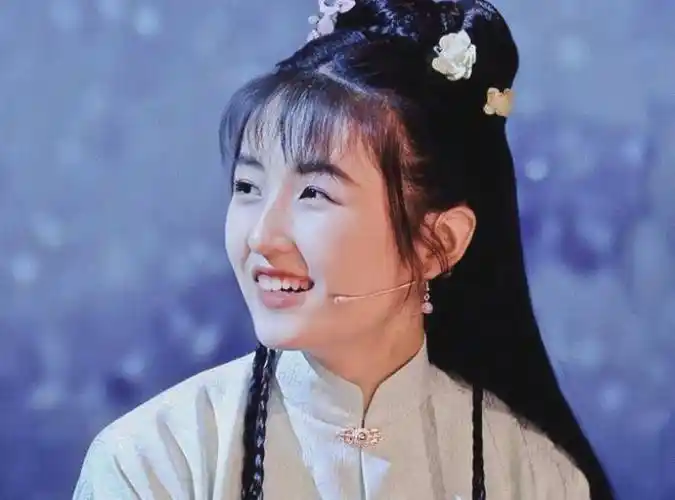 原以为张子枫只适合短发,她的罕见长发照曝光后,瞬间惊艳四座_古装