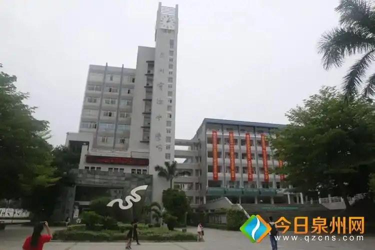 走进泉州实验中学看未来泉州企业家杂志社总裁学院第一次院长主题活动
