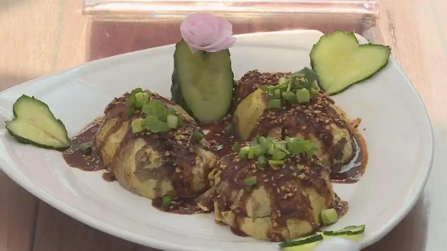 "元谋县餐饮名菜"10个,"元谋县餐饮名特小吃"10个,"元谋县名特色米线"