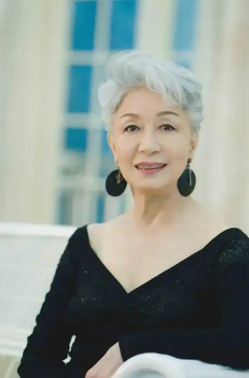 出生于1933年的日本女演员草笛光子,今年已经90岁了.