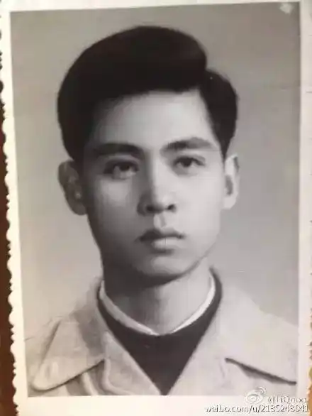 这些年代久远的证件照连ps都羞愧