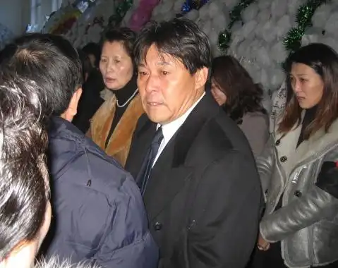 迟尚斌夫妇含泪送别慈父