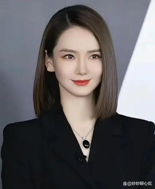 女人过了40岁,头发建议剪短,今年流行这3款酒窝发,显年轻气质