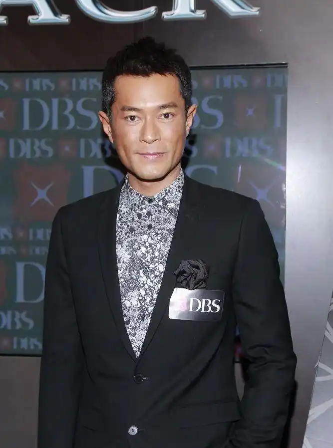 简介:古天乐帅气出席活动 自曝坚持家人团聚庆生,分享一组古天乐图片