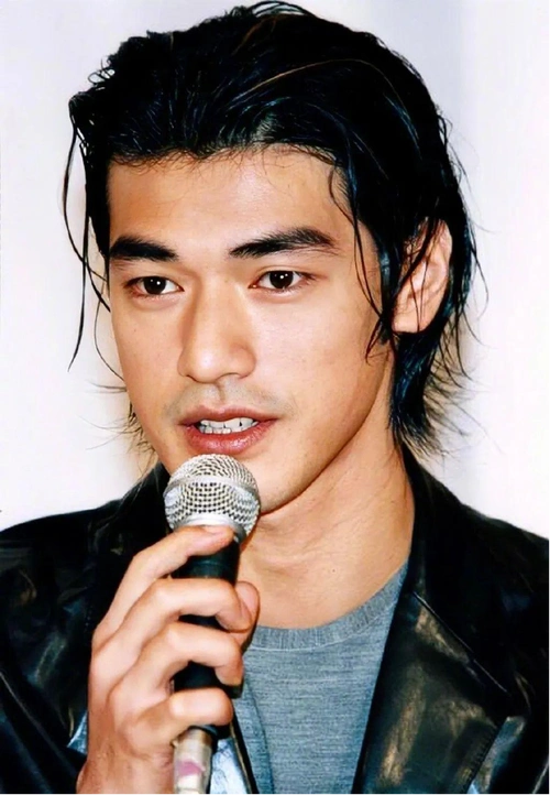 50岁金城武和49岁日本女星情人节领证?金城武回应了!