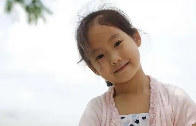 早于这个年龄,很可能是"性早熟"_女孩