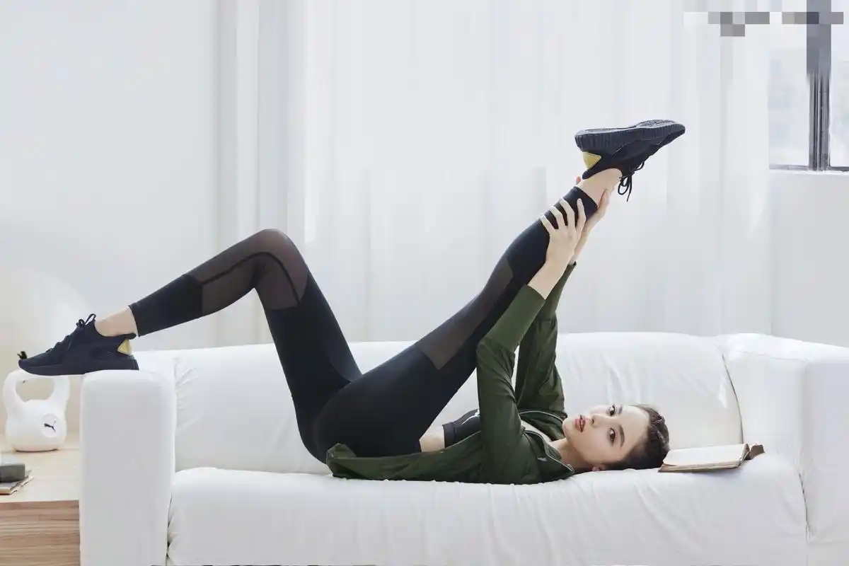 古力娜扎晒出穿瑜伽裤照片! 漂亮可爱性感,而且好身材集一身的赵露思!