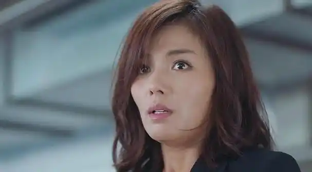 韩国人却对这样的面相嗤之以鼻,可这种美在中国人是知性美和智慧女的