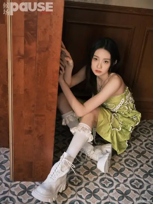 dibomanner对时尚不将就#鞋控#张艺凡超话火焰浮雕系列短筒系带马丁靴