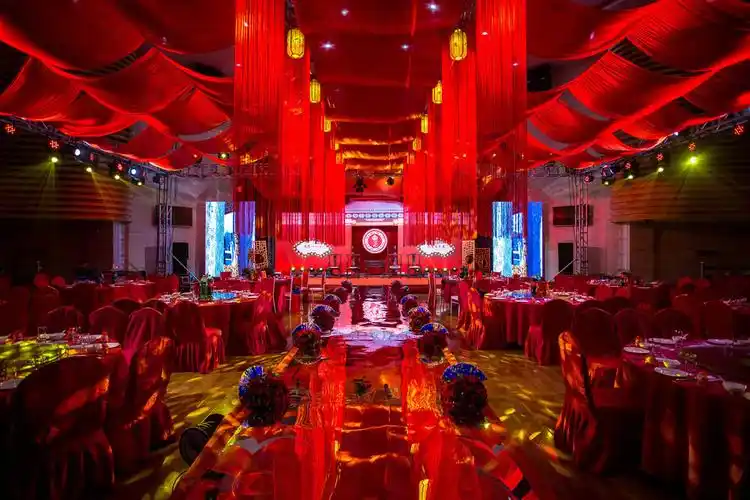 超浪漫的婚礼场景布置图片 包括室内室外的婚礼现场布置