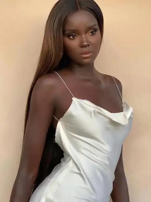 皮肤黑但颜值是真的高