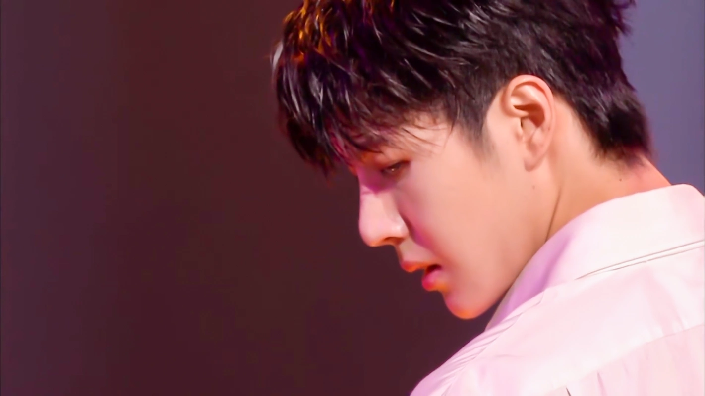 王一博《散落的华服》太欲了!这是女生心中的白马王子啊.