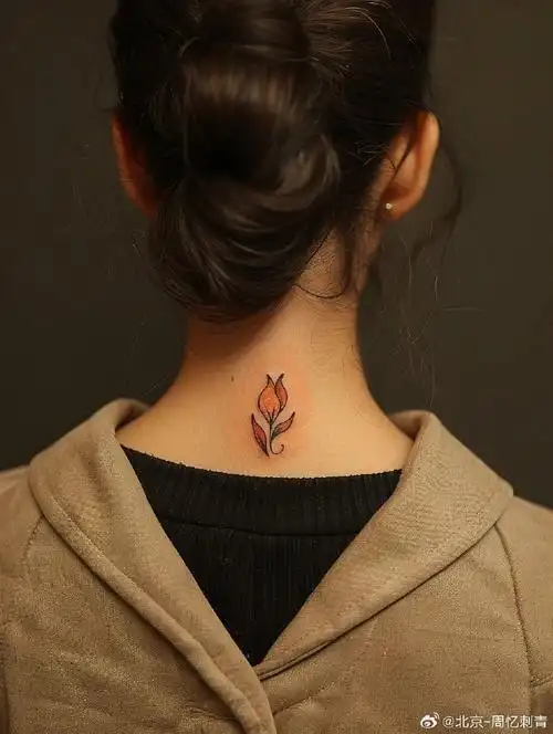 今日纹身图案分享    女生背部纹身    #纹身分享##纹身设计##北京