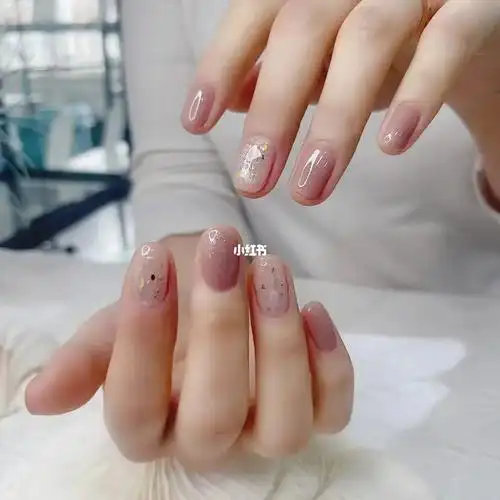 简约清新裸透高级感短指甲美甲